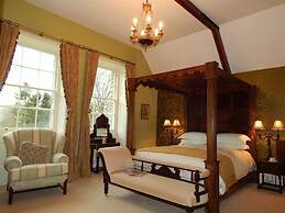Westgate Manor