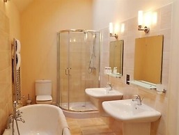 Westgate Manor