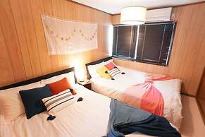 Tsurumibashi House