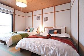 Tsurumibashi House
