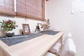 Tsurumibashi House