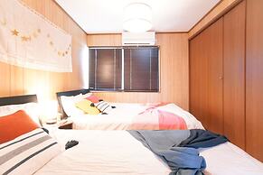 Tsurumibashi House