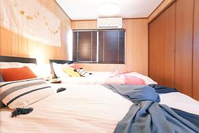Tsurumibashi House
