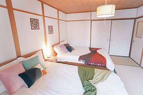 Tsurumibashi House
