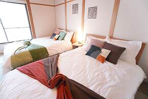 Tsurumibashi House