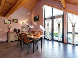 La Roche Cozy Forest Escape