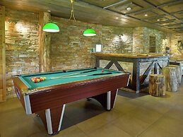 Luxurious Holiday Home in Stoumont With Pool & Bar