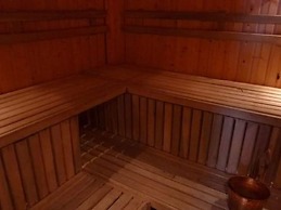 Elegant Home With Sauna