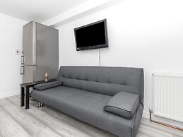 Simplistic Apartment in Croydon near Wandle Park