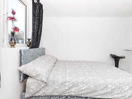 Simplistic Apartment in Croydon near Wandle Park