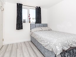 Simplistic Apartment in Croydon near Wandle Park
