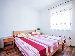 Spacious Apartment in Banj With Terrace