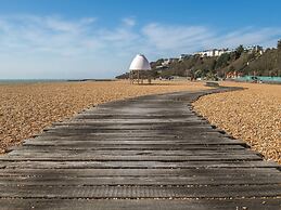 Apartment in Folkestone Near Sandgate Beach