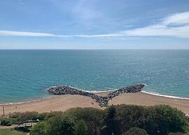 Apartment in Folkestone Near Sandgate Beach