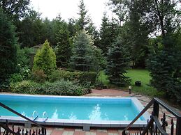 Lavish Holiday Home With Private Pool