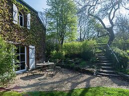 Bievre Forest-edge Retreat