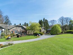 Bievre Forest-edge Retreat