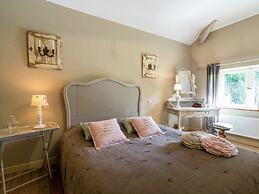 Bievre Forest-edge Retreat