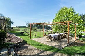 Bievre Forest-edge Retreat
