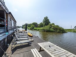 Boat Getaway Near Lake