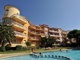 Holiday Apartment in a Complex near Sea