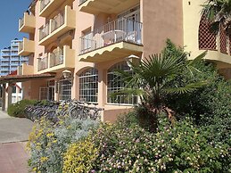 Holiday Apartment in a Complex near Sea