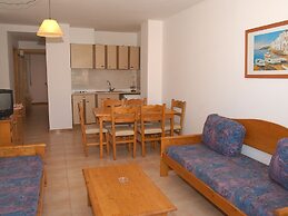 Holiday Apartment in a Complex near Sea