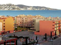 Holiday Apartment in a Complex near Sea