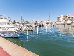 Holiday Apartment in a Complex near Sea