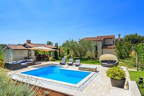 Villa in Baderna With Private Pool