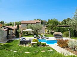 Villa in Baderna With Private Pool