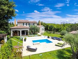 Villa in Baderna With Private Pool