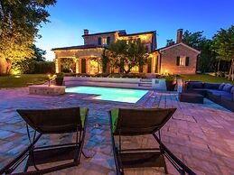 Villa in Baderna With Private Pool