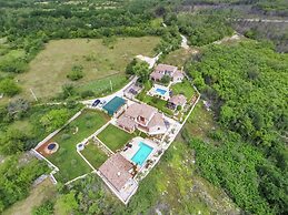Villa in Baderna With Private Pool