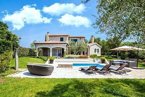 Villa in Baderna With Private Pool