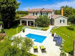 Villa in Baderna With Private Pool