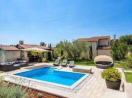 Villa in Baderna With Private Pool