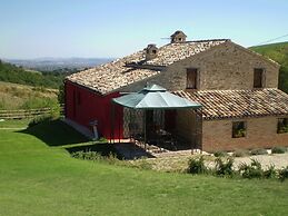 Belvilla by OYO Spacious Villa in Treia With Pool