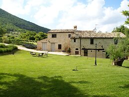 Belvilla by OYO Spacious Villa in Treia With Pool