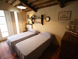 Belvilla by OYO Spacious Villa in Treia With Pool