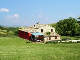 Belvilla by OYO Spacious Villa in Treia With Pool
