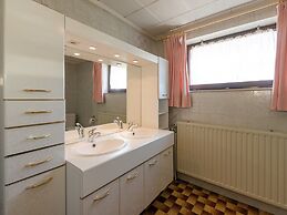 Spacious Waimes Villa