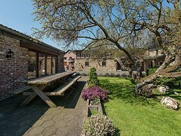 Spacious Waimes Villa