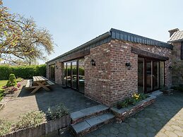 Spacious Waimes Villa