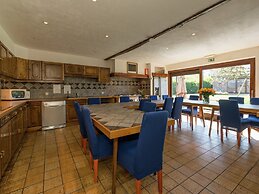 Spacious Waimes Villa