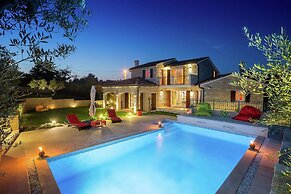 Villa in Porec With Private Pool & Garden