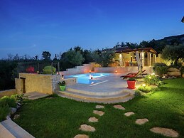 Villa in Porec With Private Pool & Garden