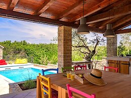 Villa in Porec With Private Pool & Garden