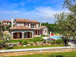 Villa in Porec With Private Pool & Garden