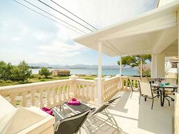 Apartment by Alcudia Bay
